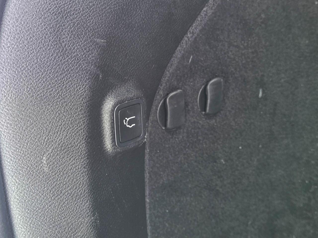 2019 Jeep Cherokee OVERLAND Photo