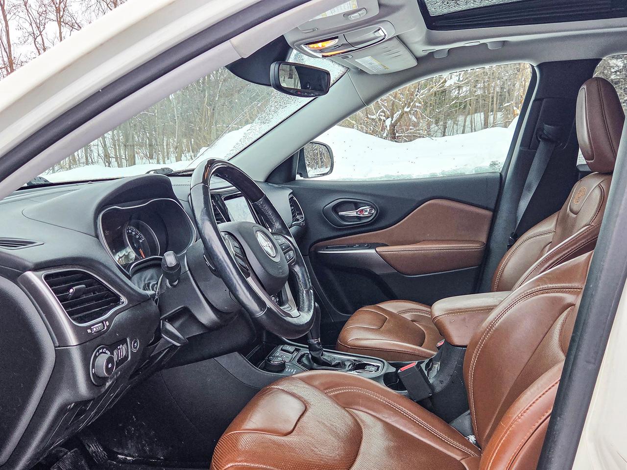 2019 Jeep Cherokee OVERLAND Photo