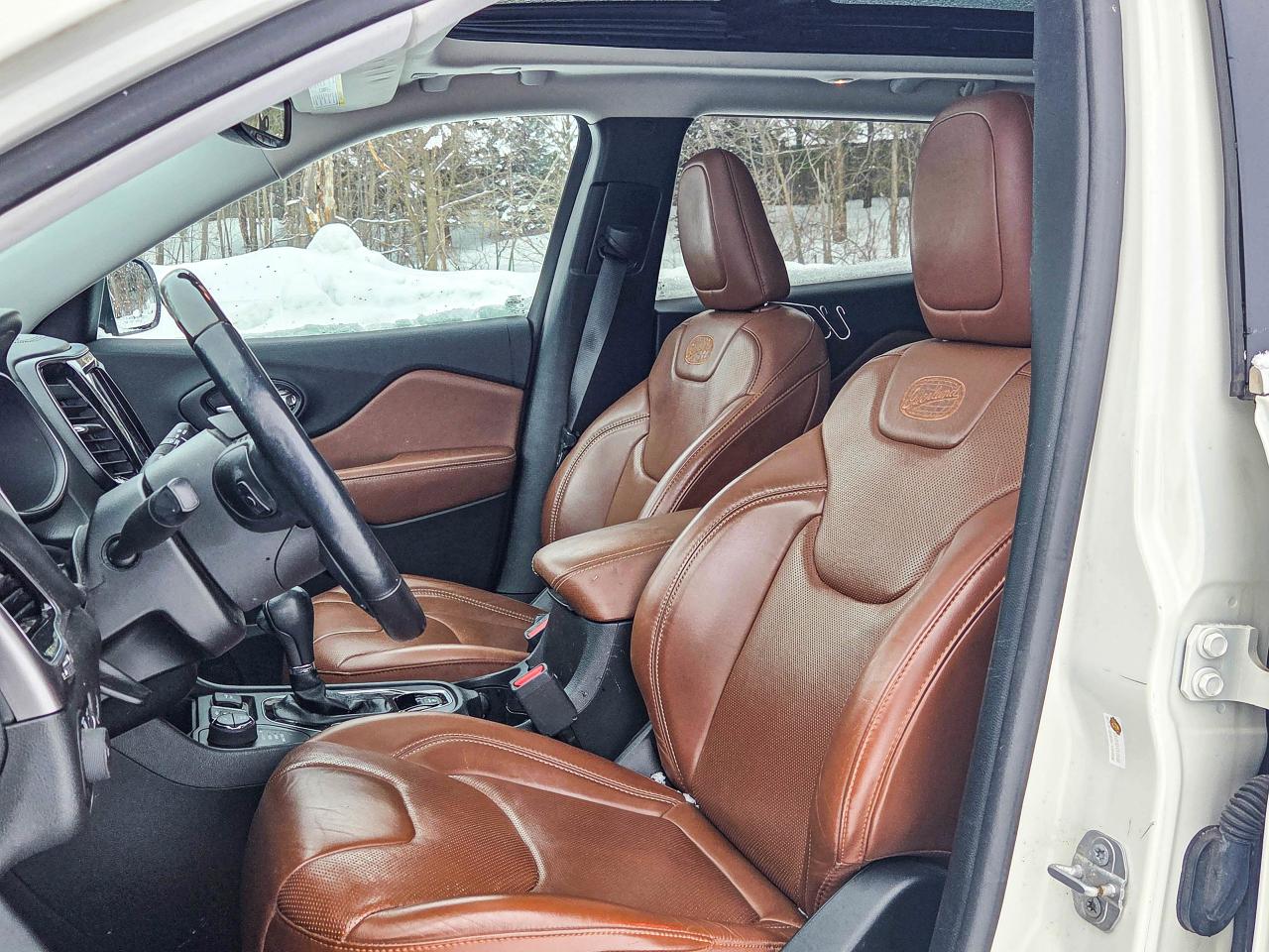 2019 Jeep Cherokee OVERLAND Photo