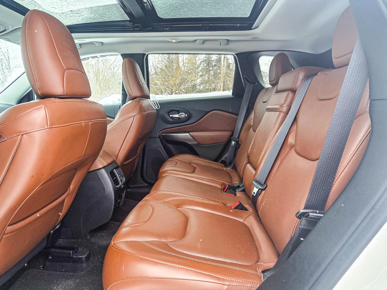 2019 Jeep Cherokee OVERLAND Photo