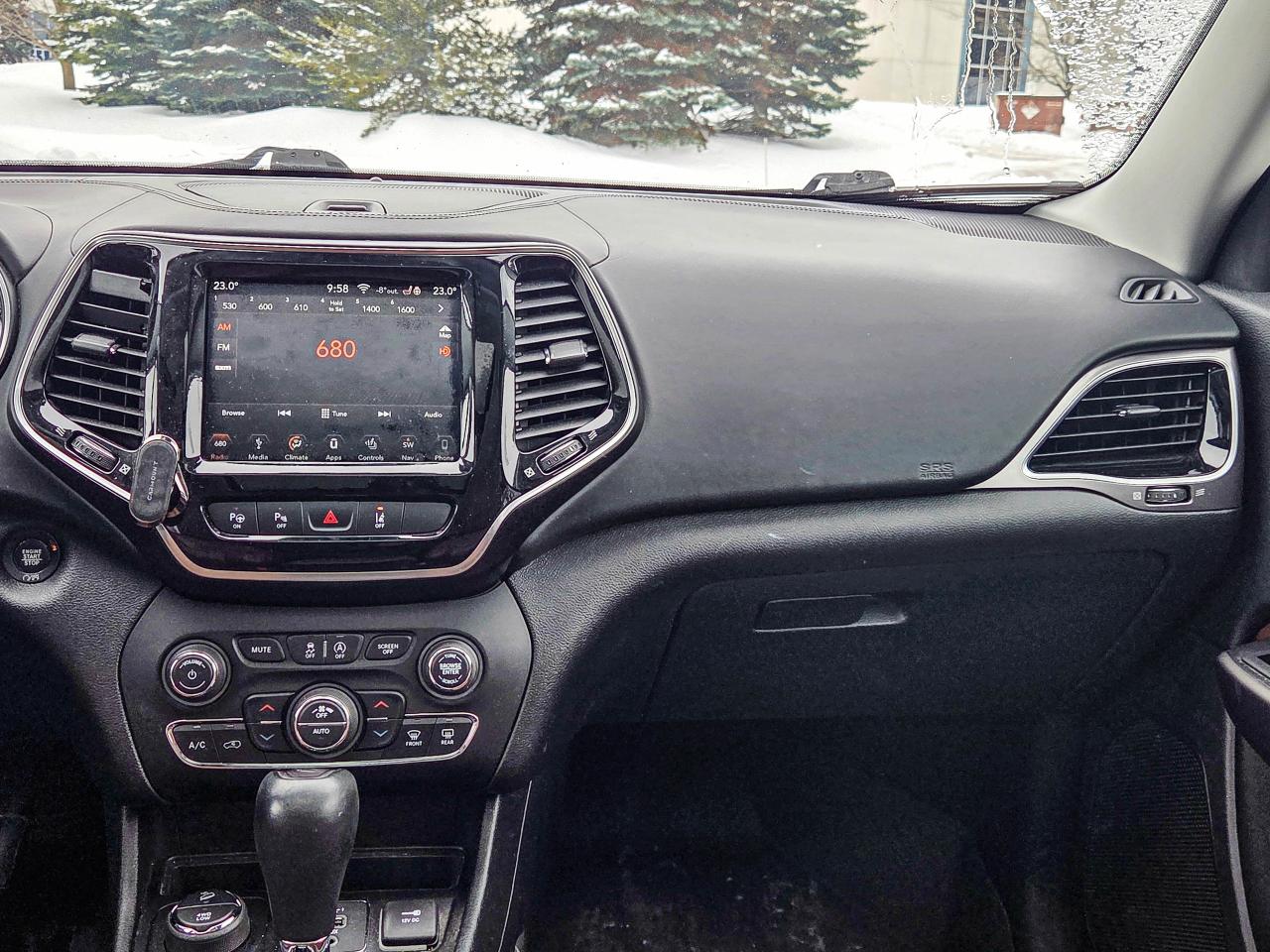 2019 Jeep Cherokee OVERLAND Photo