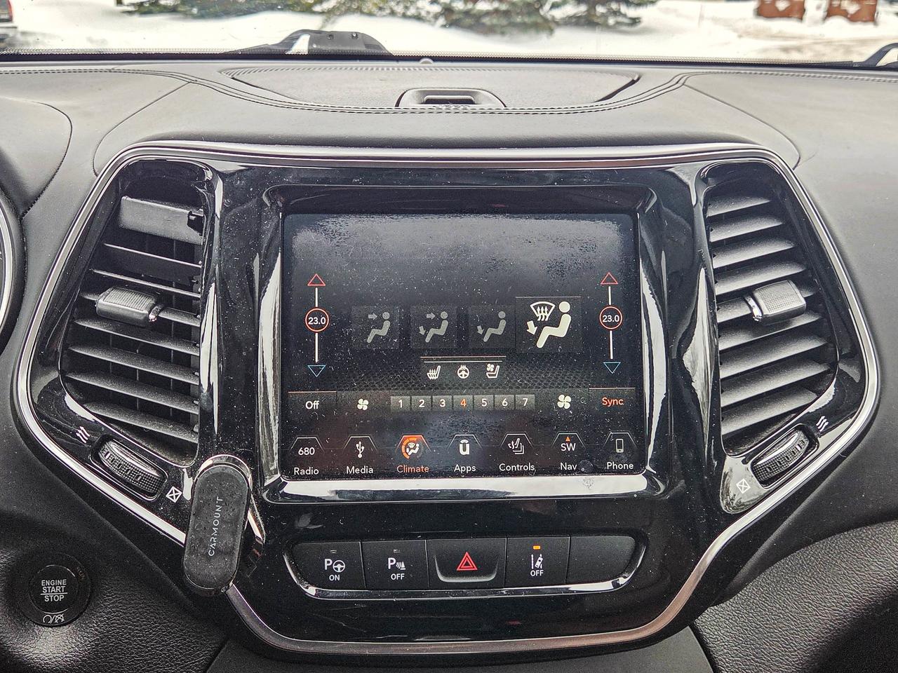 2019 Jeep Cherokee OVERLAND Photo