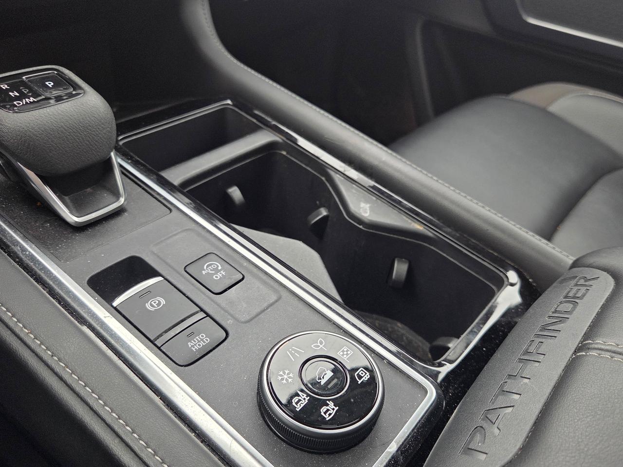 2024 Nissan Pathfinder SL Photo