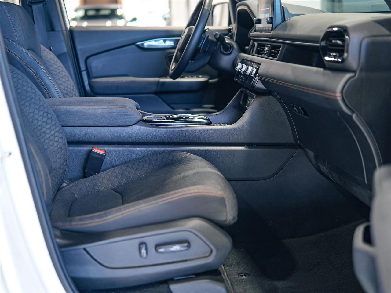 2025 Honda Pilot SPORT AWD | NO ACCIDENTS | 8 PASS Photo