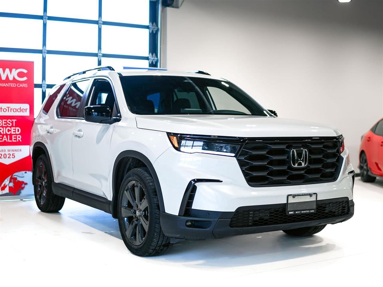 2025 Honda Pilot SPORT AWD | NO ACCIDENTS | 8 PASS Photo3