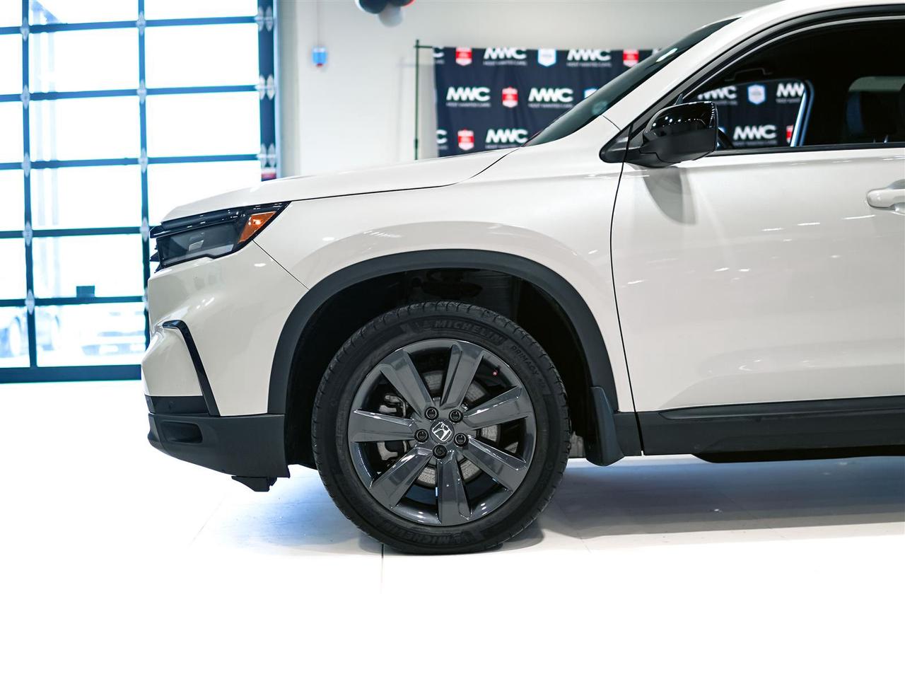 2025 Honda Pilot SPORT AWD | NO ACCIDENTS | 8 PASS Photo
