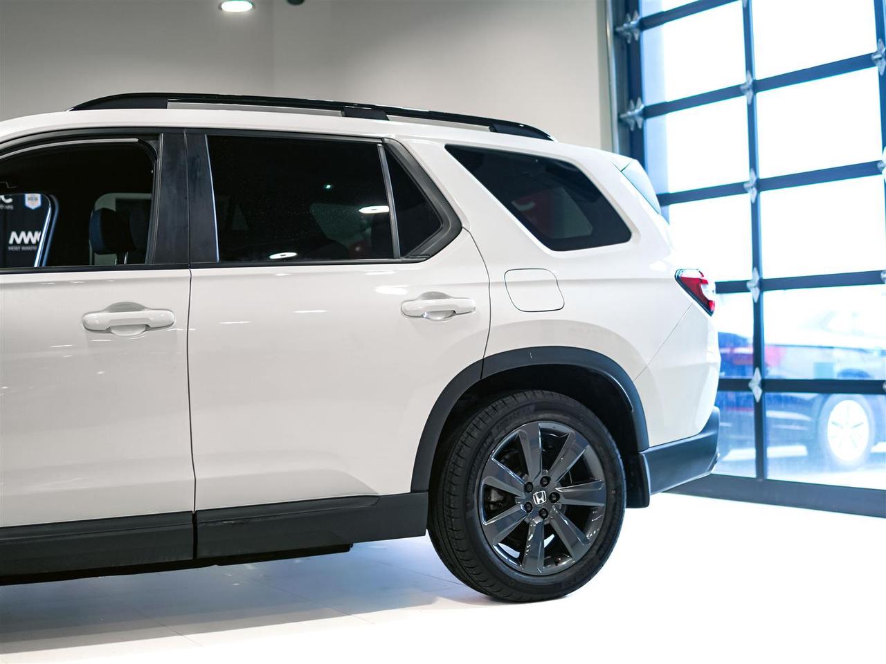 2025 Honda Pilot SPORT AWD | NO ACCIDENTS | 8 PASS Photo