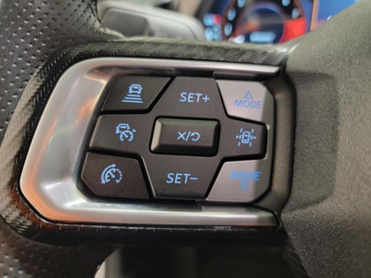 13670273