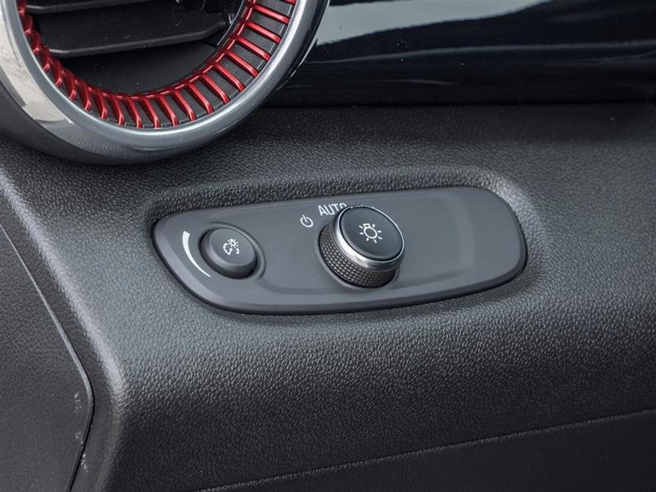 2024 Chevrolet Trax 2RS Heated Front Seats| Heated Steering Wheel| Backup Camera| Keyless Entry| 2RS Photo