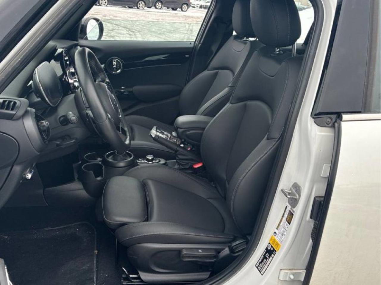 2023 MINI 5 Door Cooper S 5-Dr | Leather | Sunroof | Nav | Heated Wheel + Seats | CarPlay | and More ! Photo2