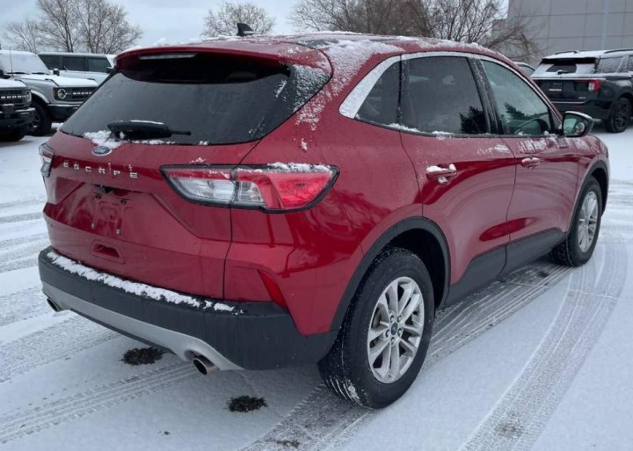 2022 Ford Escape SE | Heated Seats | Rear Cam | CarPlay | Blind Spot | Cruise Control | and More ! Photo3