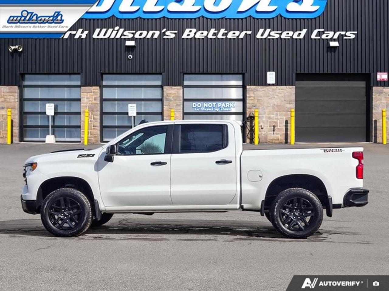 2024 Chevrolet Silverado 1500 LT Trail Boss | 6.2L | Z71 | Sunroof | Heated Seats + Steering | Remote Start | Carplay & More ! Photo