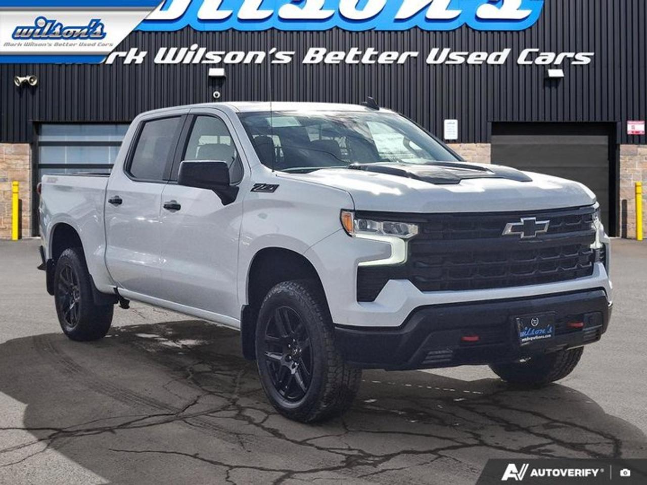 2024 Chevrolet Silverado 1500 LT Trail Boss | 6.2L | Z71 | Sunroof | Heated Seats + Steering | Remote Start | Carplay & More ! Photo