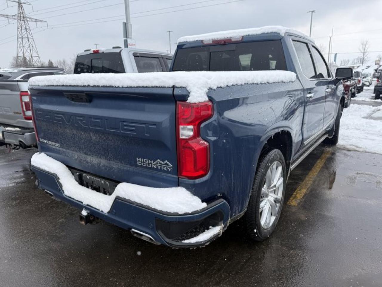 2024 Chevrolet Silverado 1500 High Country Crew 4x4 | Leather | Sunroof | Heated + Ventilated Seats | Heated Steering and More ! Photo