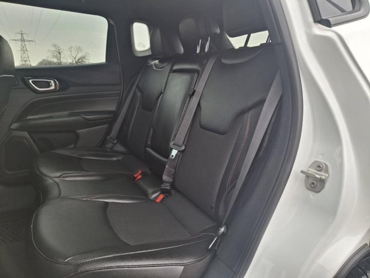 2024 Jeep Compass Trailhawk 4WD | Leather Trim | Sunroof | BSM | Heated Seats + Steering | Remote Start | and More ! Photo