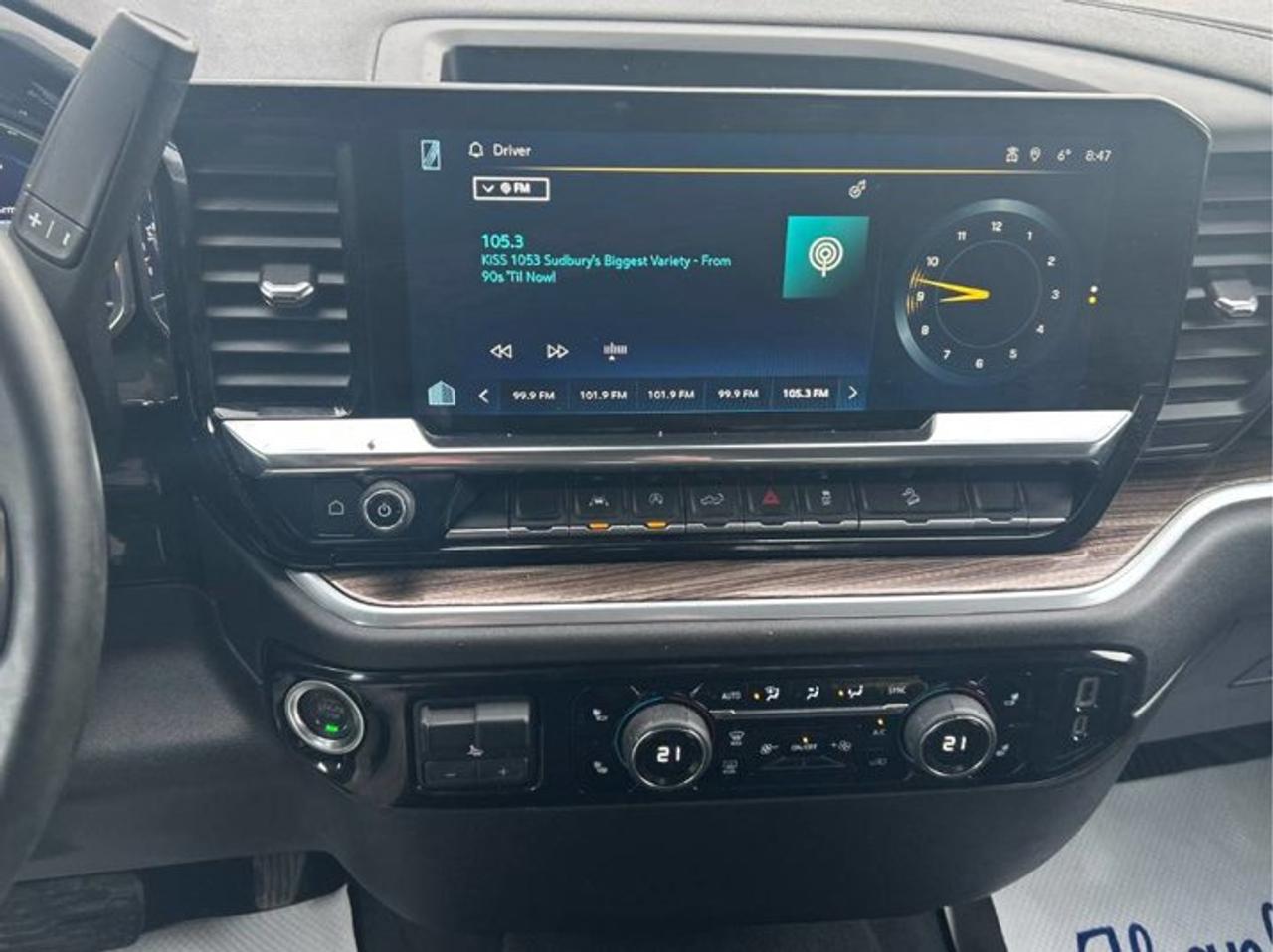 2025 Chevrolet Silverado 1500 LT Crew 4WD | 5.3L | Z71 | 20" Wheels | Heated Wheel + Seats | Power Seat | CarPlay + Android & More Photo2