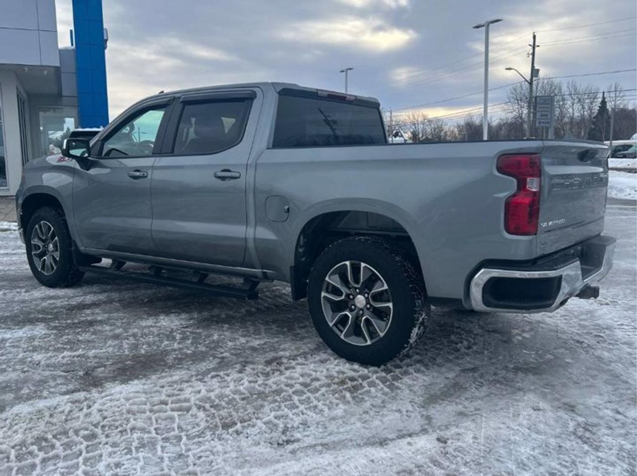 2025 Chevrolet Silverado 1500 LT Crew 4WD | 5.3L | Z71 | 20" Wheels | Heated Wheel + Seats | Power Seat | CarPlay + Android & More Photo3