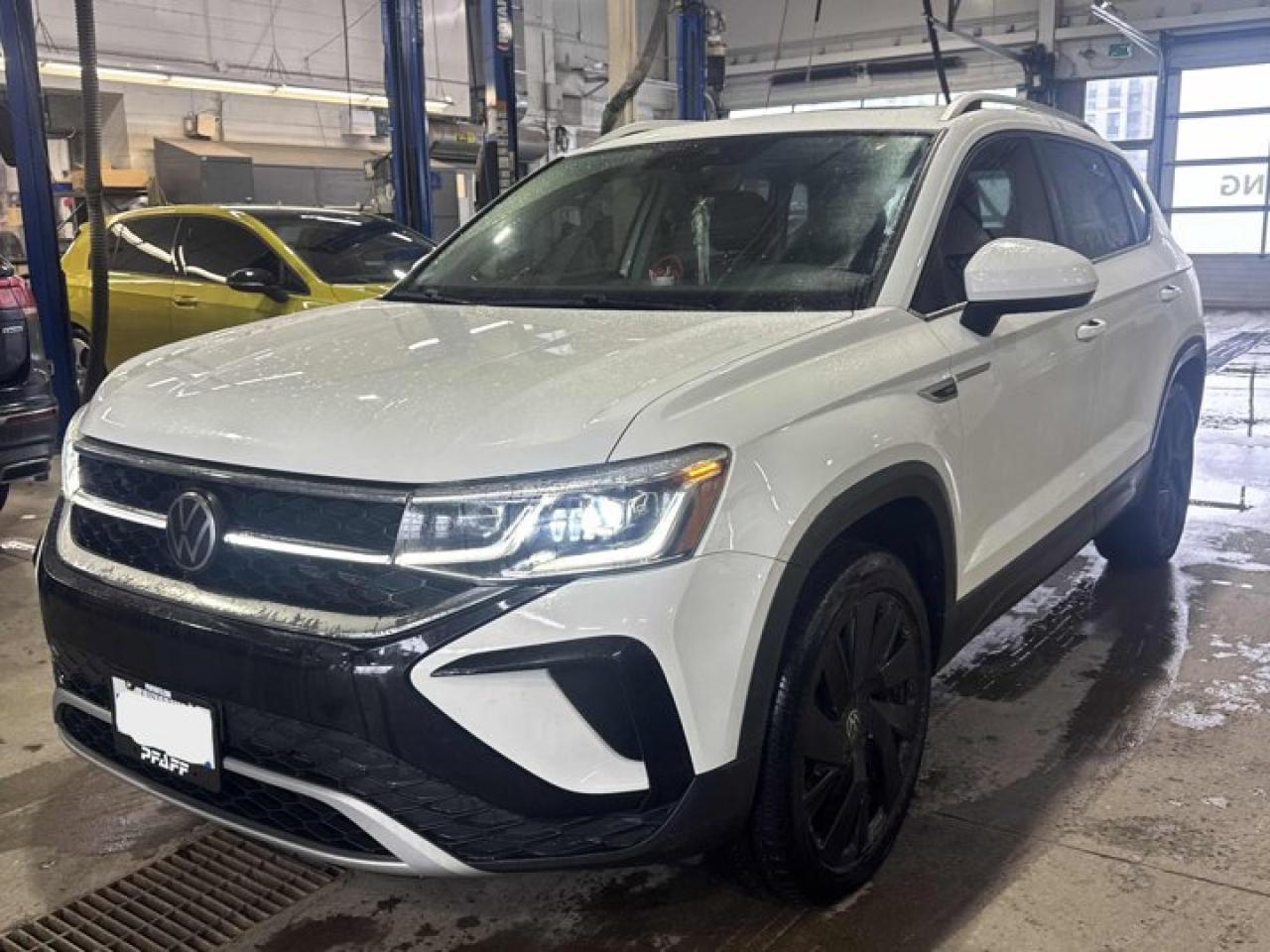 2024 Volkswagen Taos Highline AWD | Leather | Sunroof | Nav | 19" Wheels | Adaptive Cruise | Heated Wheel | and More ! Photo0