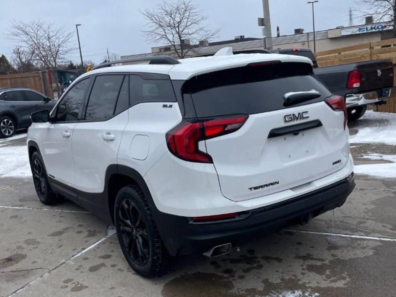 2020 GMC Terrain SLE AWD Elevation | 2.0L | Pano Roof | Navi | Heated Seats | Power Liftgate | Remote Start and More! Photo3