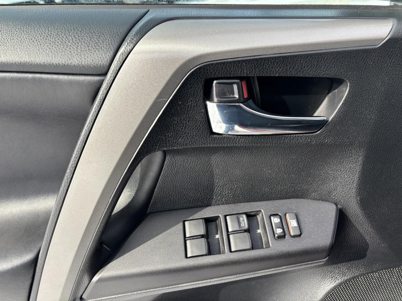 2017 Toyota RAV4 XLE ~SAFETY INCLUDES~PRICE CASH/FINANCE PRICE~ Photo