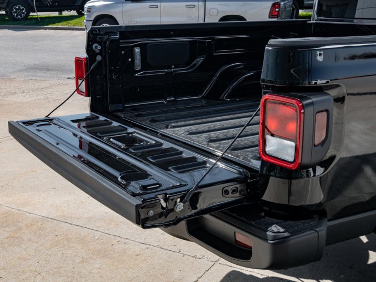 2026 Jeep Gladiator Sahara Photo