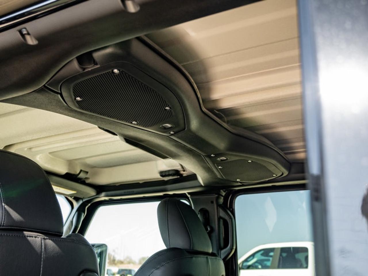 2026 Jeep Gladiator Sahara Photo