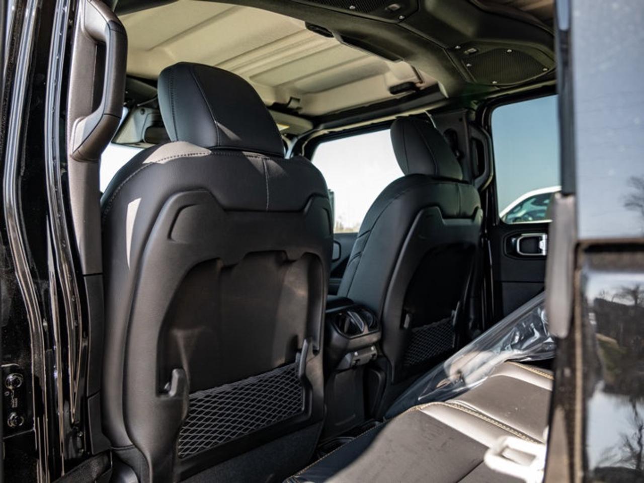 2026 Jeep Gladiator Sahara Photo