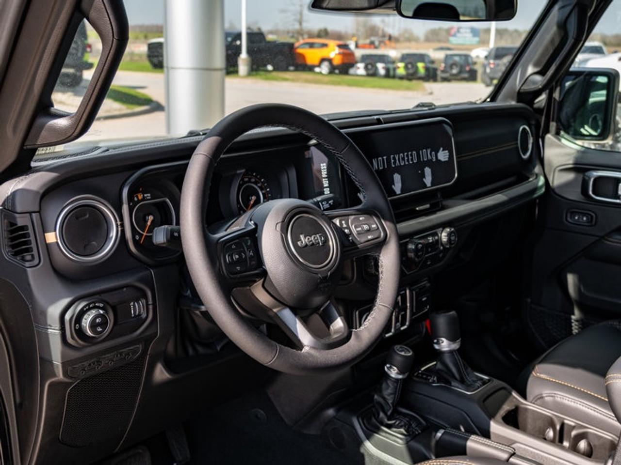 2026 Jeep Gladiator Sahara Photo