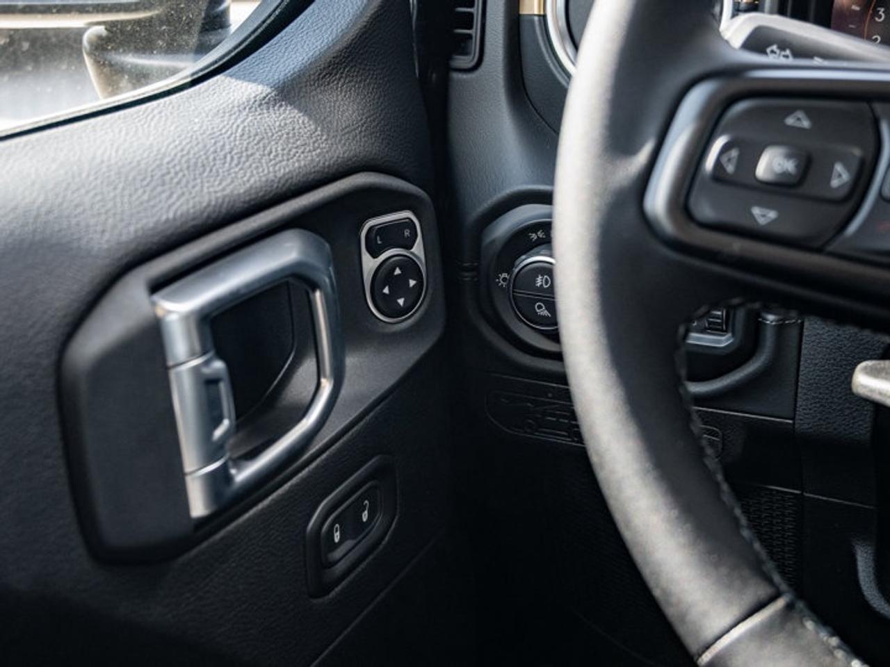2026 Jeep Gladiator Sahara Photo