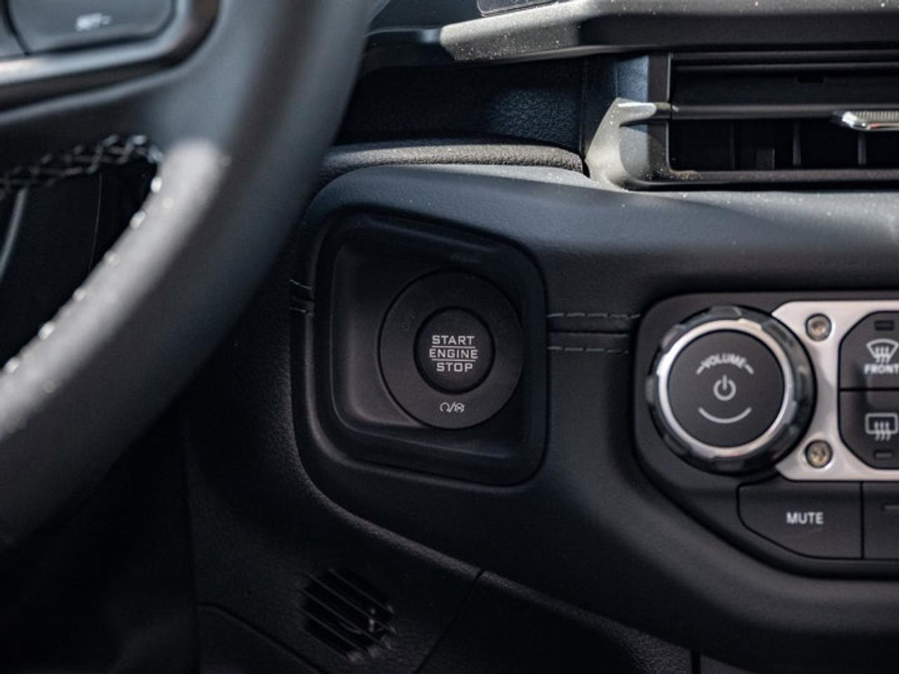 2026 Jeep Gladiator Sahara Photo