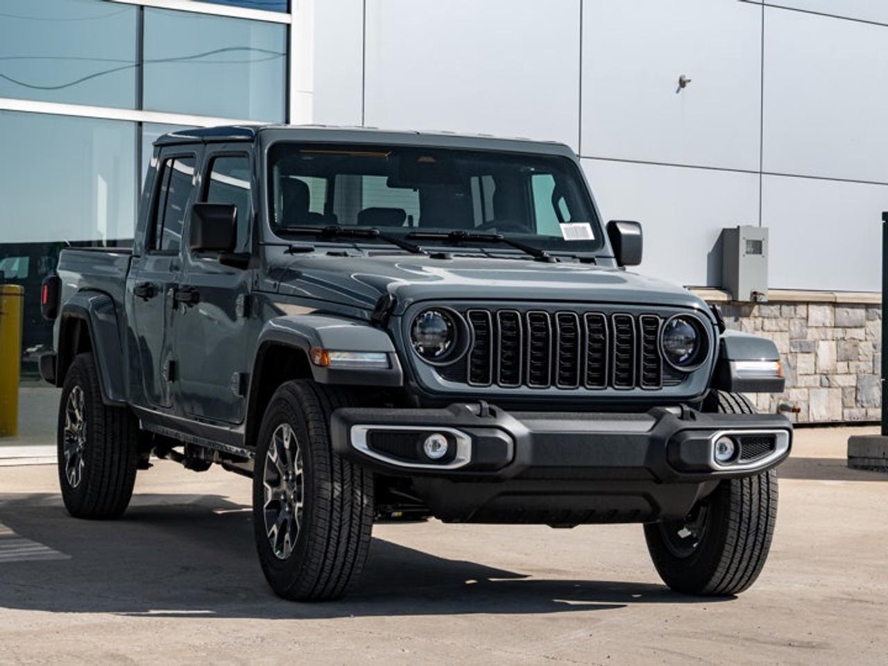 2026 Jeep Gladiator Sahara Photo