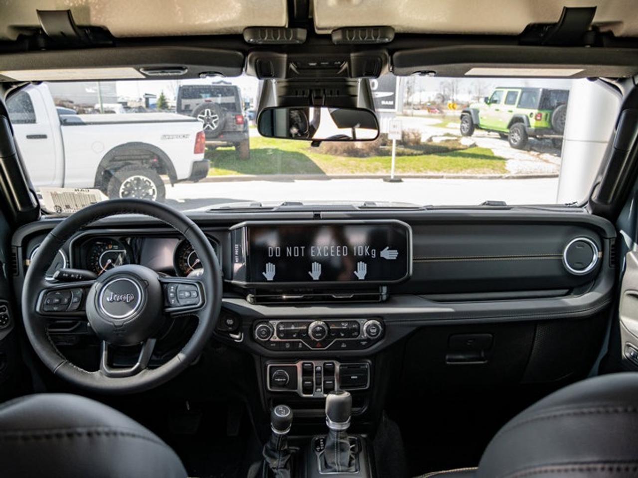 2026 Jeep Gladiator Sahara Photo