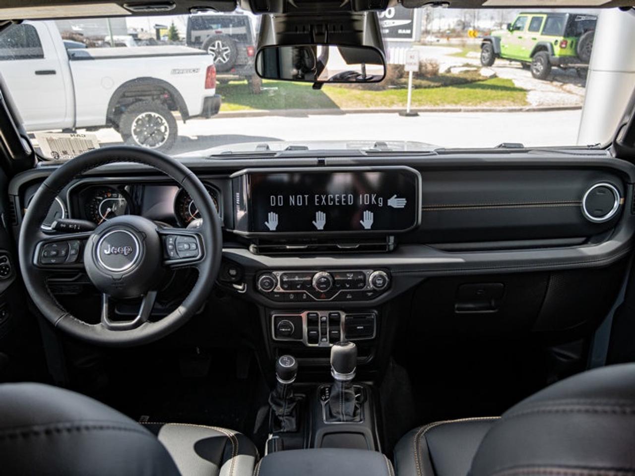 2026 Jeep Gladiator Sahara Photo