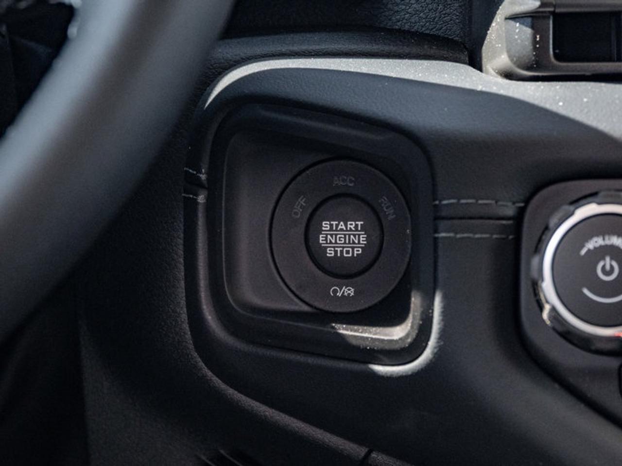 2026 Jeep Gladiator Sahara Photo