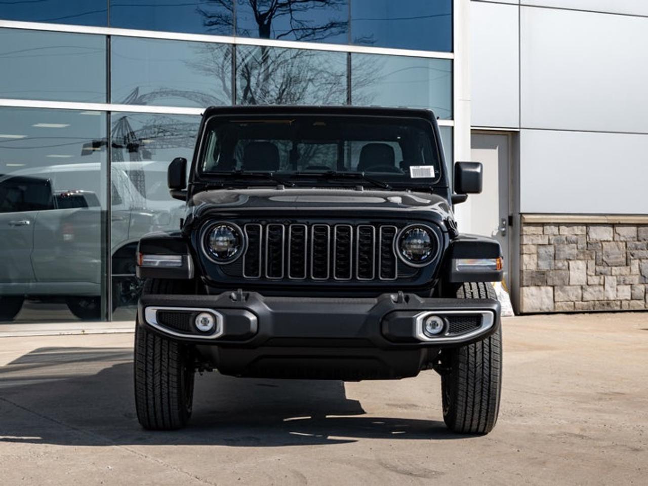 2026 Jeep Gladiator Sahara Photo