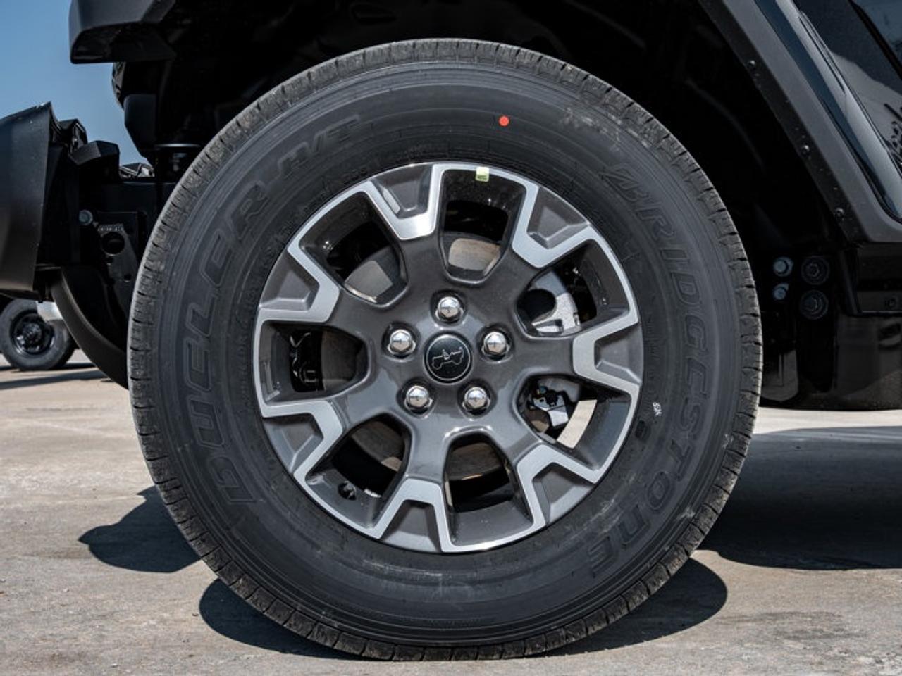 2026 Jeep Gladiator Sahara Photo