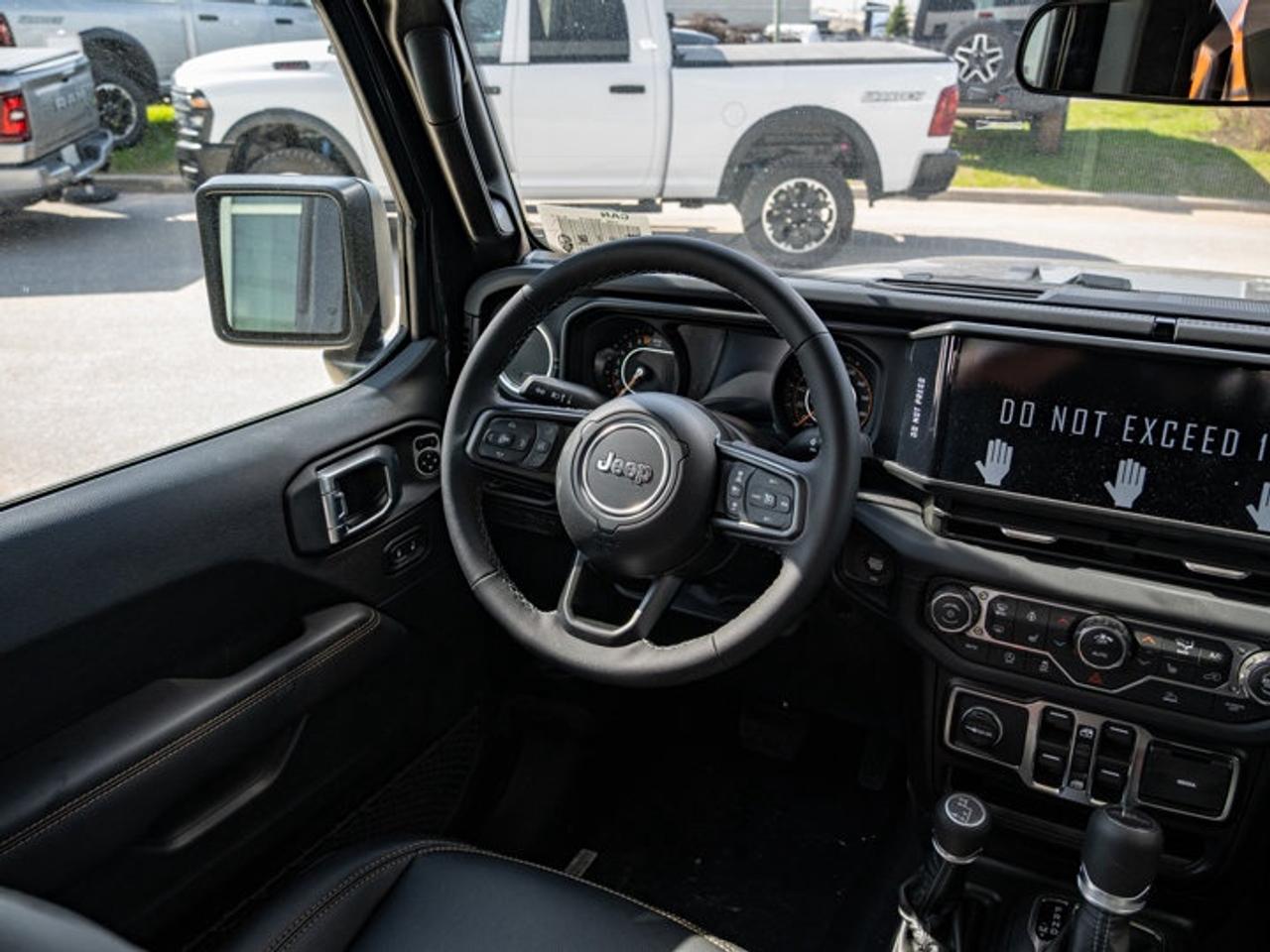 2026 Jeep Gladiator Sahara Photo