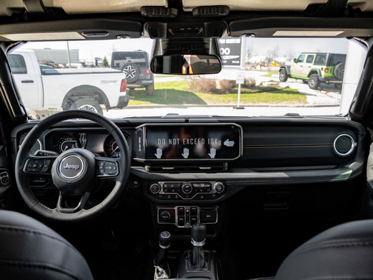 2026 Jeep Gladiator Sahara Photo