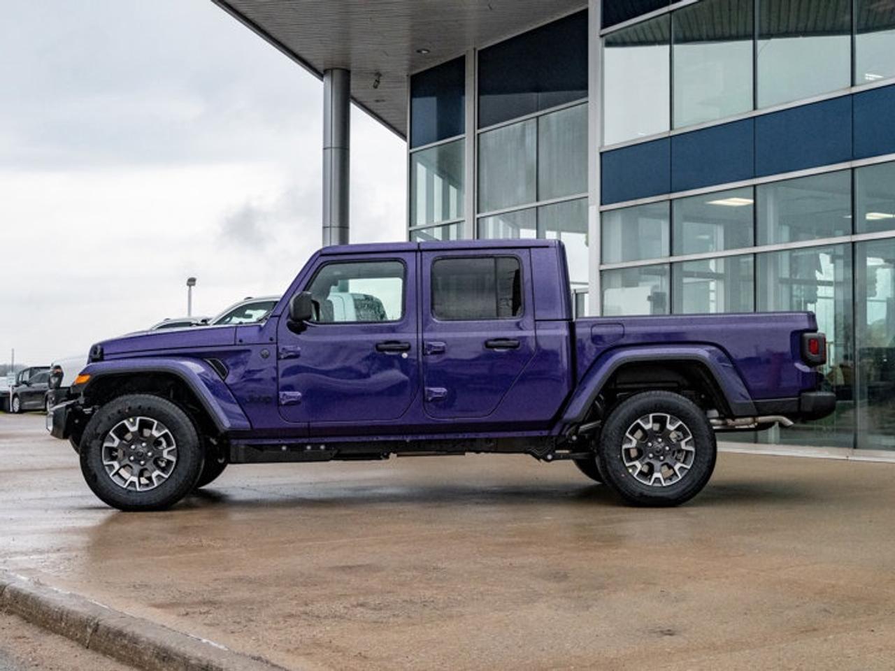 2026 Jeep Gladiator Sahara Photo