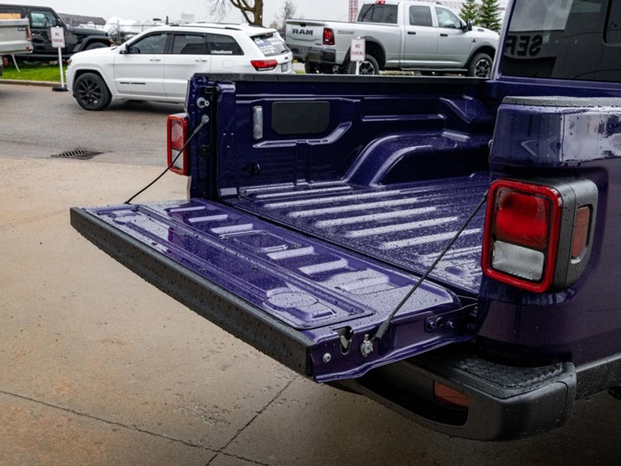 2026 Jeep Gladiator Sahara Photo