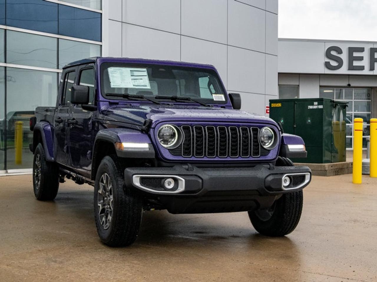 2026 Jeep Gladiator Sahara Photo