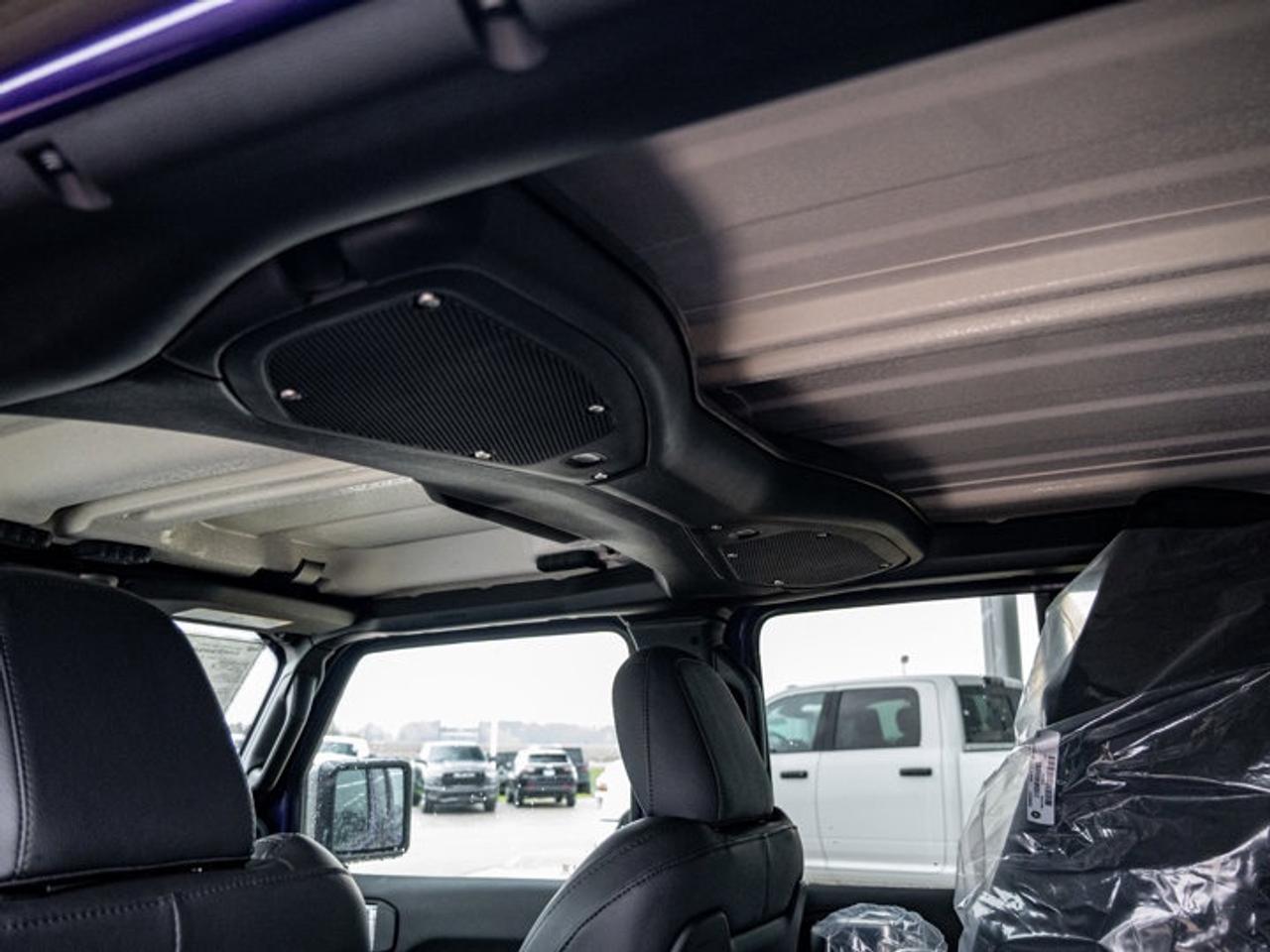 2026 Jeep Gladiator Sahara Photo
