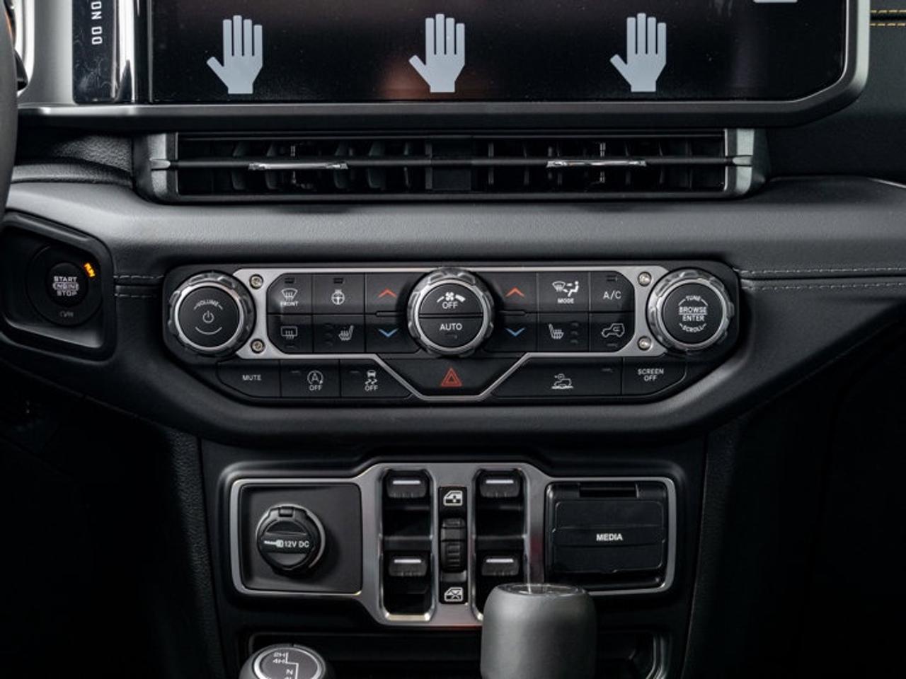 2026 Jeep Gladiator Sahara Photo