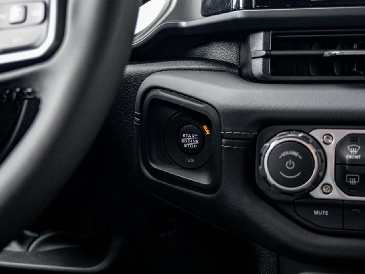 2026 Jeep Gladiator Sahara Photo