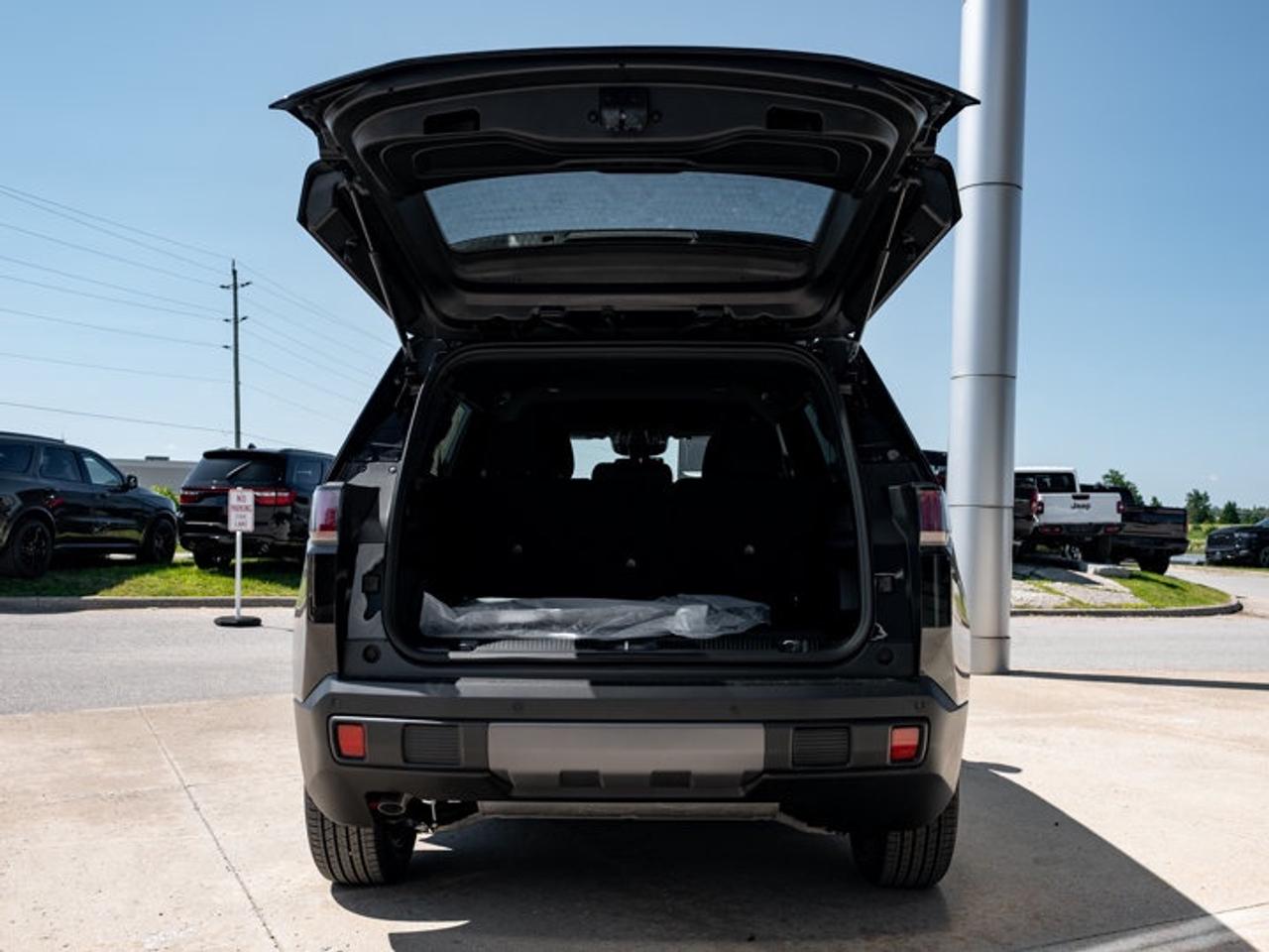 2026 Jeep Cherokee laredo Photo