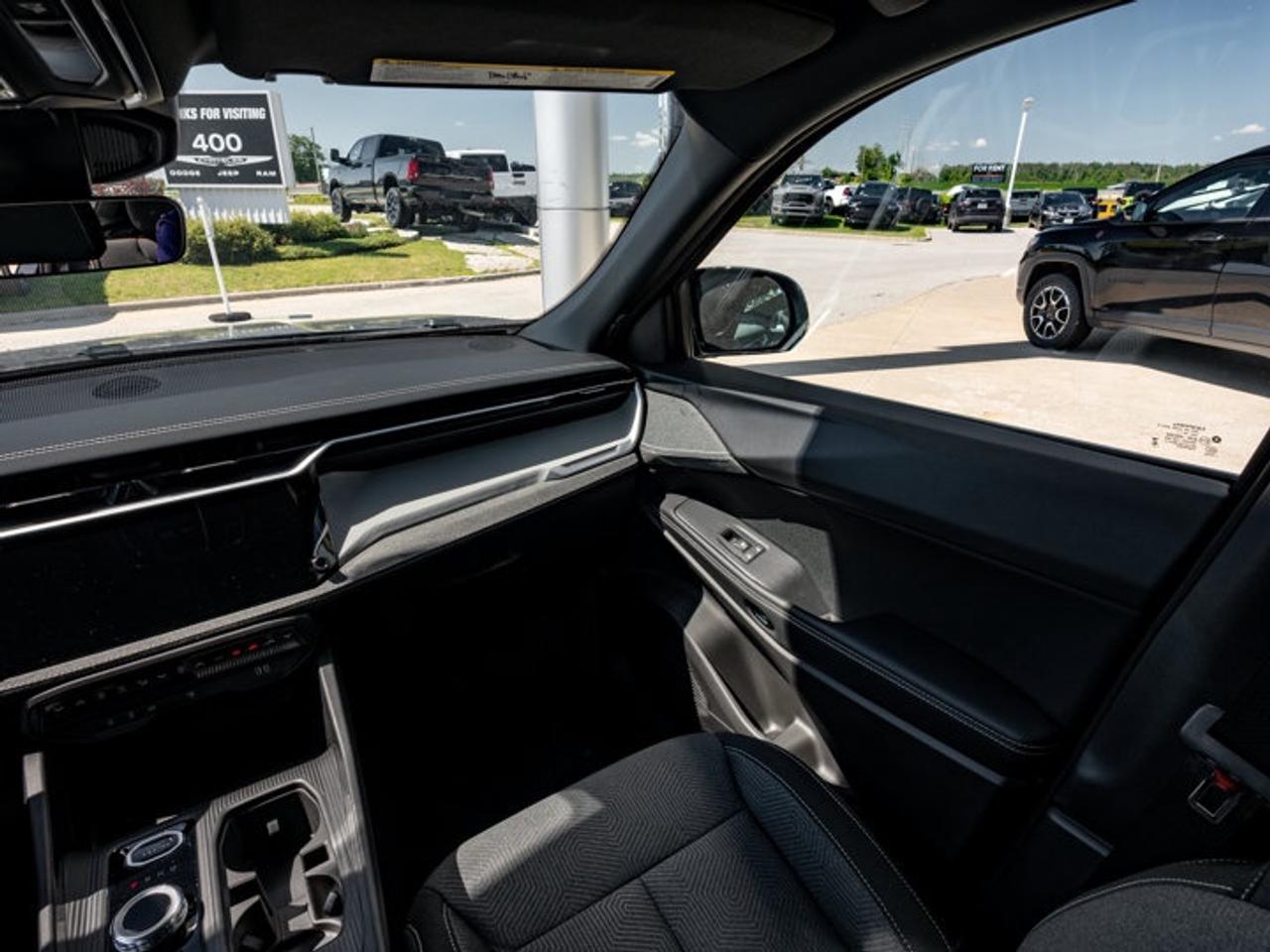 2026 Jeep Cherokee laredo Photo