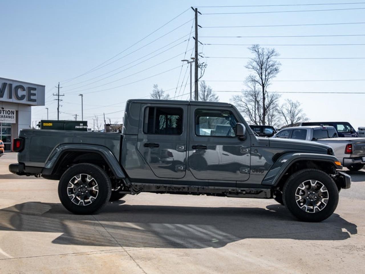 2026 Jeep Gladiator Sahara Photo