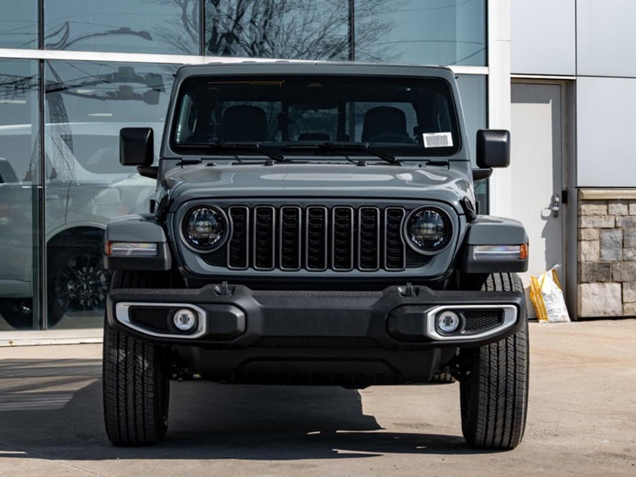 2026 Jeep Gladiator Sahara Photo