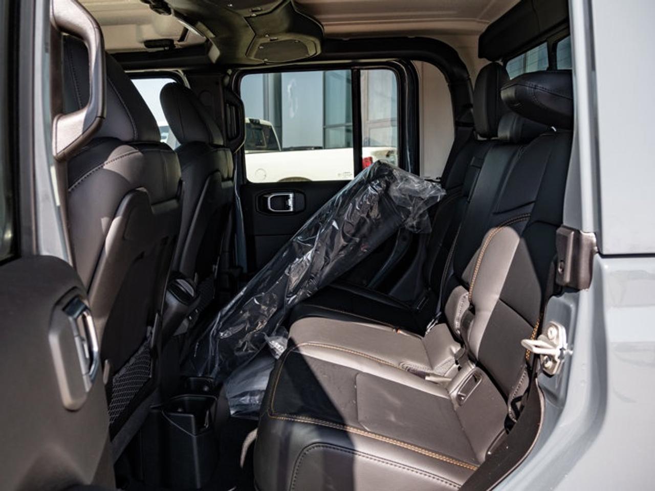 2026 Jeep Gladiator Sahara Photo
