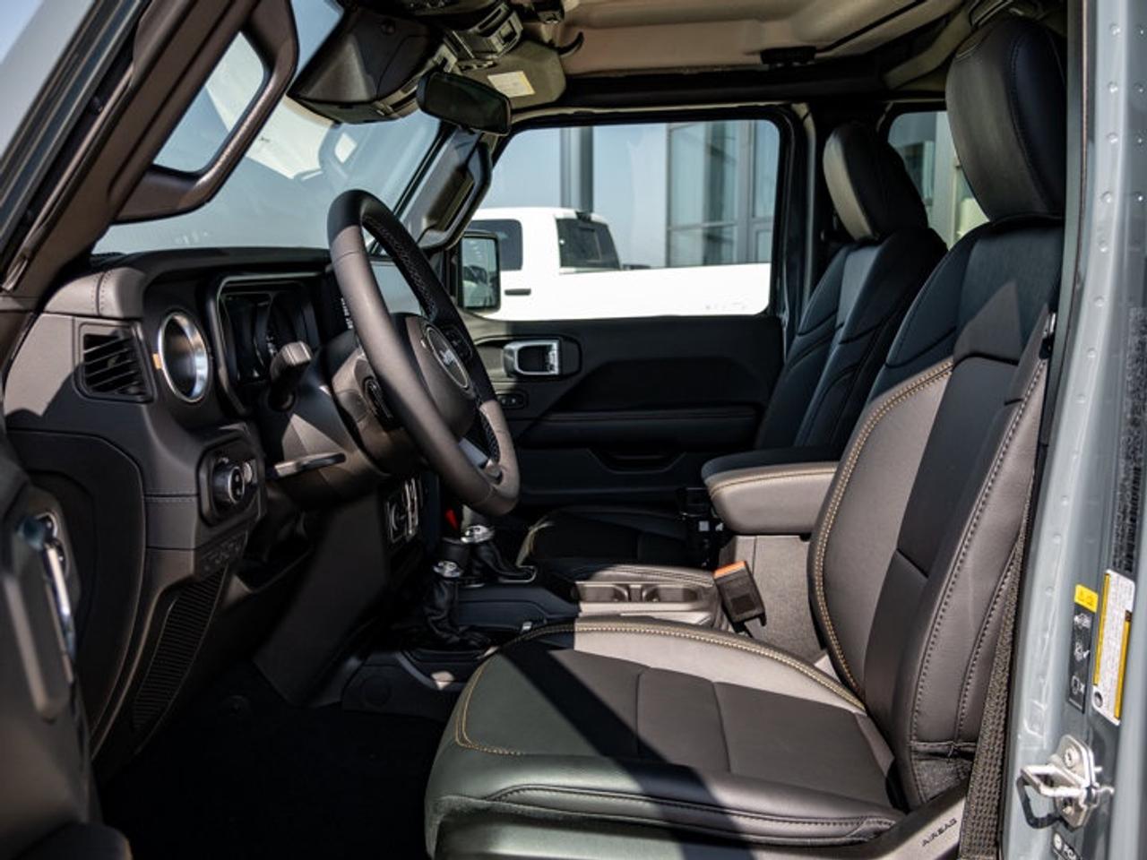 2026 Jeep Gladiator Sahara Photo